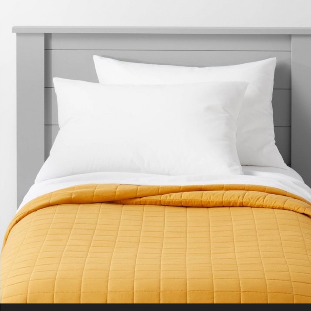 Pillowfort Twin Quilt and Standard Sham